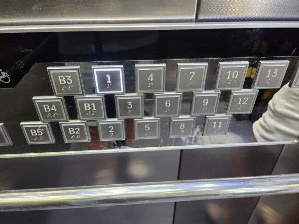 이해를 할 수 없는 엘리베이터 버튼