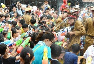 광복절에 일본 순사 코스프레하는 사람들