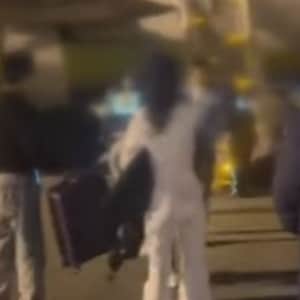 김해공항 화재에서 야무지게 자기짐 챙겨나오는 사람 