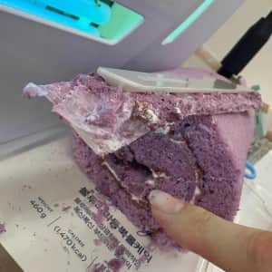 롤 케익 안에 빵칼 넣어준 빵집 