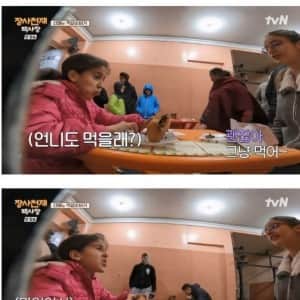 빵 하나도 나눠먹는 애틋한 자매