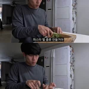 프랑스인 아내를 위해 파스타를 만드는 남편 
