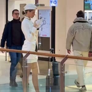 시선강탈 시키는 승무원 몸매