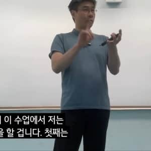 1년 전 국제정세 예측으로 화제인 중국인 교수