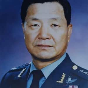 불명예 전역 막아준 상관을 배신한 여단장