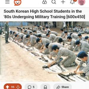 교련복을 본 양덕들의 반응