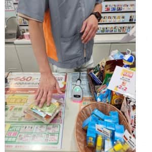 대만 편의점 알바생이랑 마주보고 대치중임