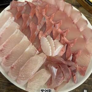최근 고평가 논란에 휩싸인 생선회