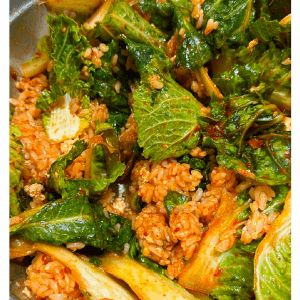 엄마가 봄동 무쳐서 양푼비빔밥 해줬어요