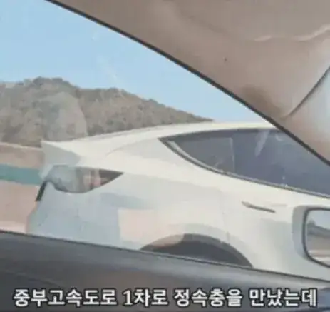 고속도로 운전 중 자는 놈