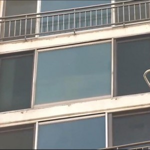 에어컨 실외기 난간에 설치하는건 너무 위험하다 