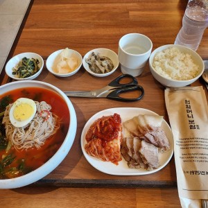 신당동 18,000원 보쌈 정식