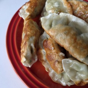 군침 싹 도는 군만두