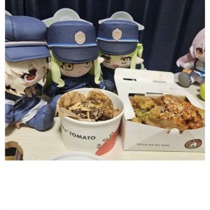 후배들에게 치킨을 먹이는 착한 선배